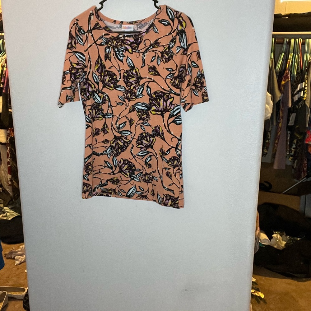 Lularoe top size medium